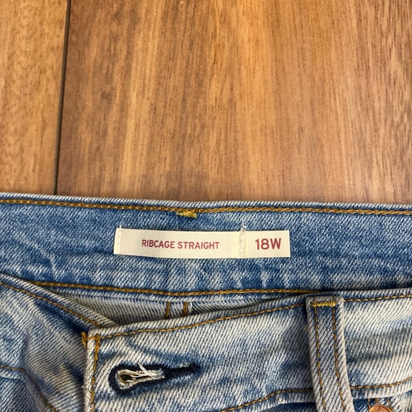 LEVI'S
Trendy Plus Size Cotton Ribcage High-Rise Jeans. - Picture 5 of 8